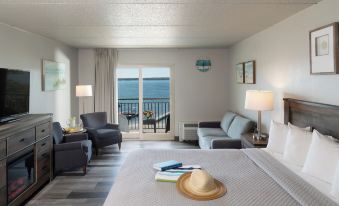 Harbor Shores on Lake Geneva - Housity