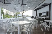 White Wood Resort by Stone Wood Hotels