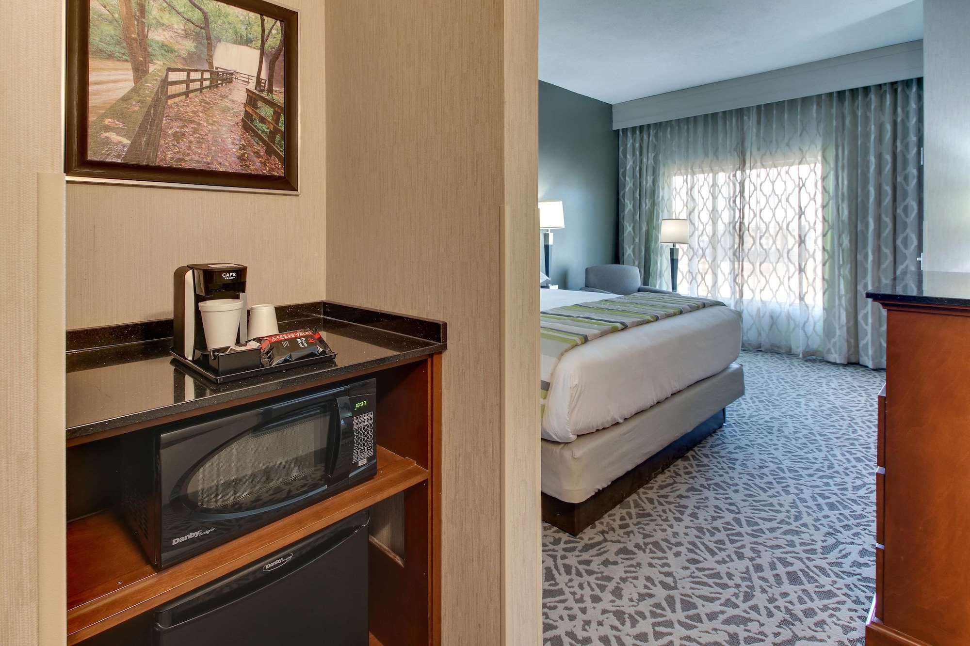 豪华特大床房-适合听障人士，淋浴