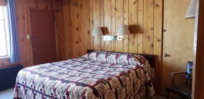 Caribou Lodge and Motel Hotele w: 