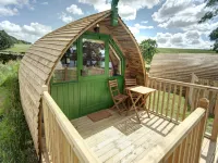 Cabin by the Lake near Historic Bristol Lodge 住宿飯店