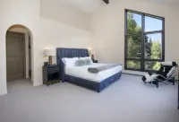 814 Eagle Dr. 4 Bedroom Home by RedAwning