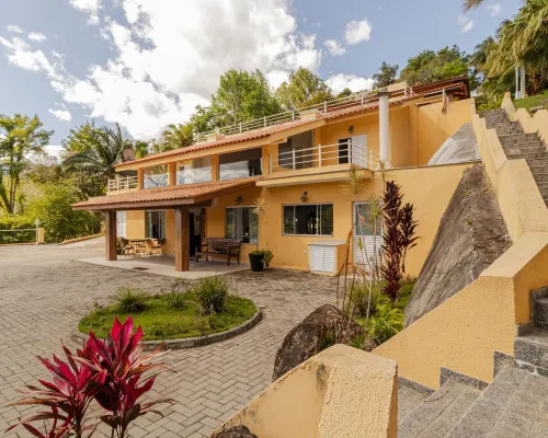 Casa de Campo na Represa de Igarat Com Piscina Ξενοδοχεία στην πόλη Jacarei
