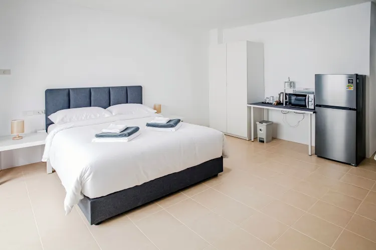 ห้องมาตรฐานพร้อมวิวทะเลบางส่วน(เตียงใหญ่)