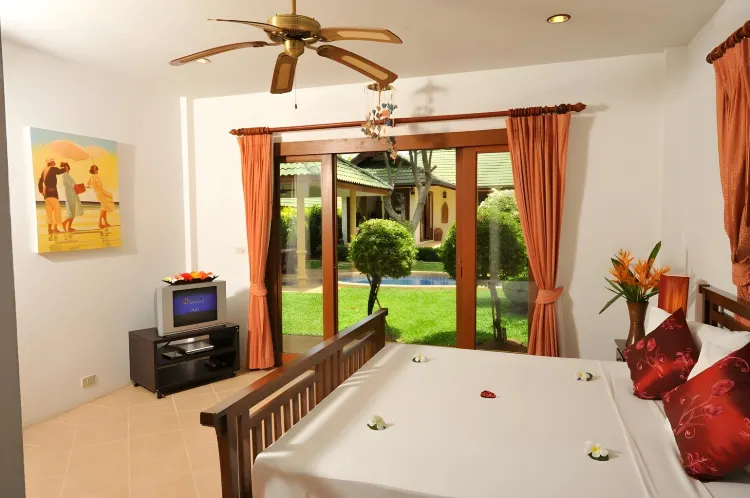 วิลล่าสระว่ายน้ำดีลักซ์ 4 ห้องนอน