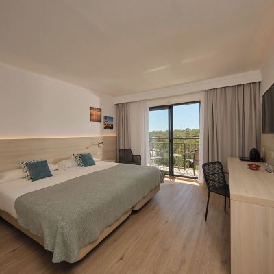 Superior Room Hotel Playa Mondrago Promo Code