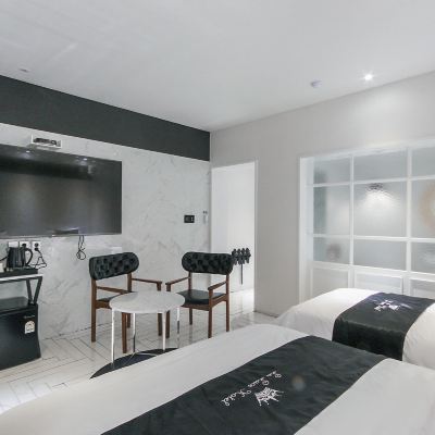 Twin A (double+single+exchange of premium bedding) 라루체호텔 쿠폰