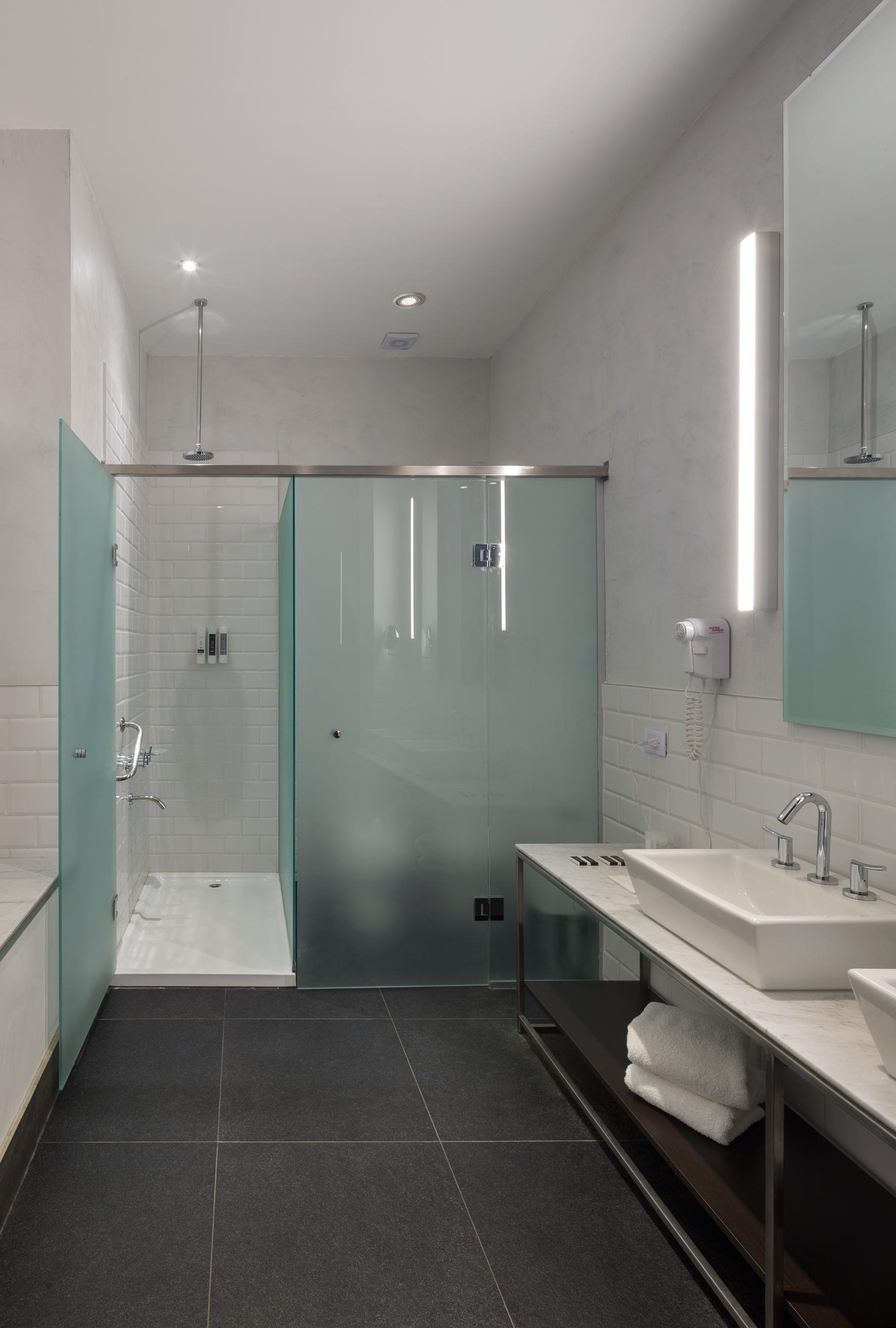 1张特大床，高级套房，禁烟