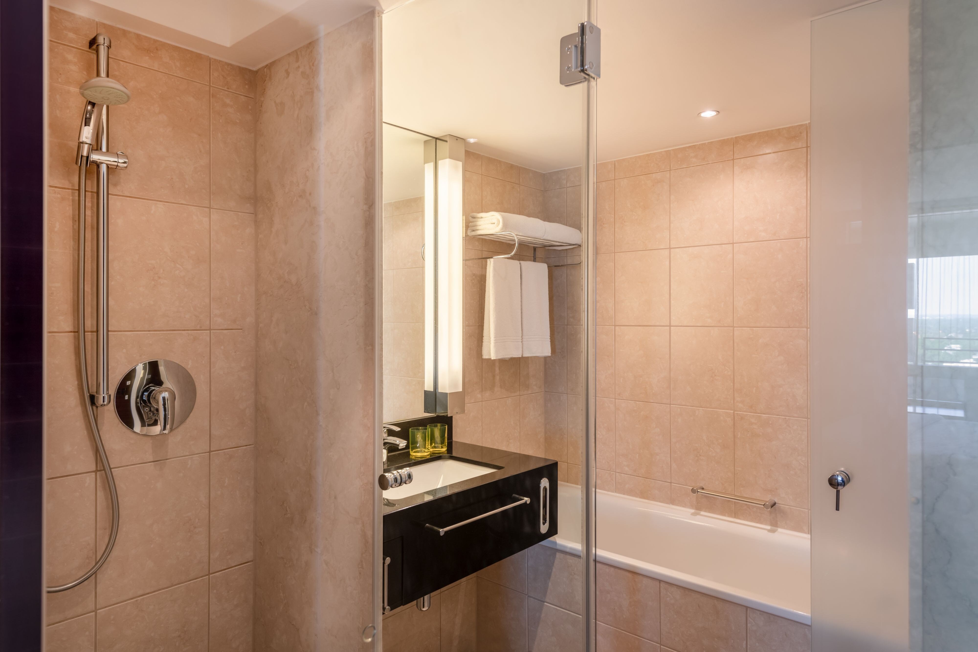 高级特大床套房 - 带梳化床