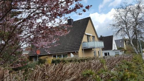 带露台的三卧室公寓