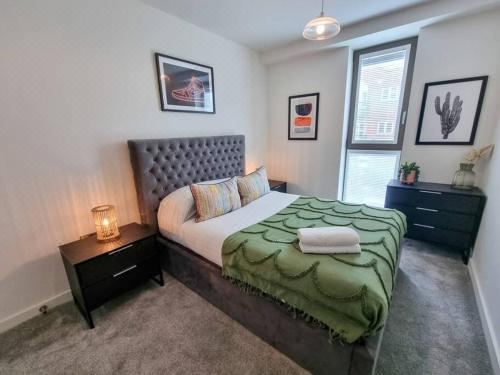 Luxury City Centre Townhouse with Parking Villa