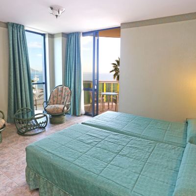 Double Room With Balcony And Partial Sea View
