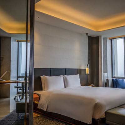 行政景觀大床房【雲端俯瞰城市華燈】 海口索菲特大酒店優惠