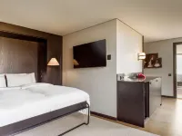Radisson Red Helsinki Hôtels à : 