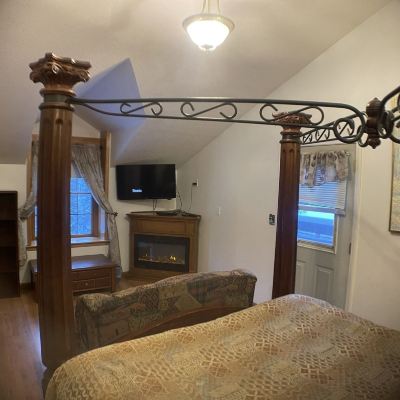 Penthouse Room 7 Gables Inn & Suites Promo Code