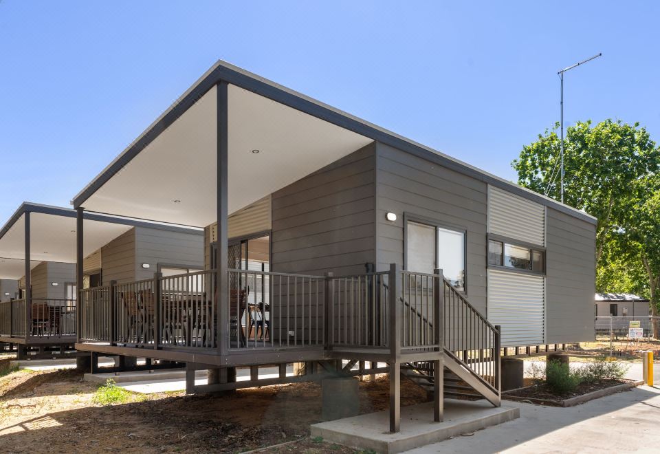 Deluxe 2 Bedroom Riverview Cabin-Sleeps 6