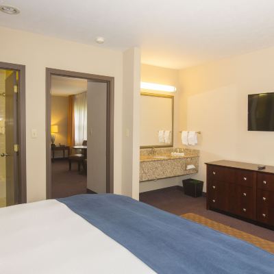 King Suite Ivy Court Inn and Suites Promo Code