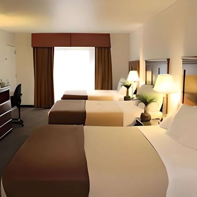 Standard Room, Non Smoking (3 Queen Beds) Hotel E Real Promo Code