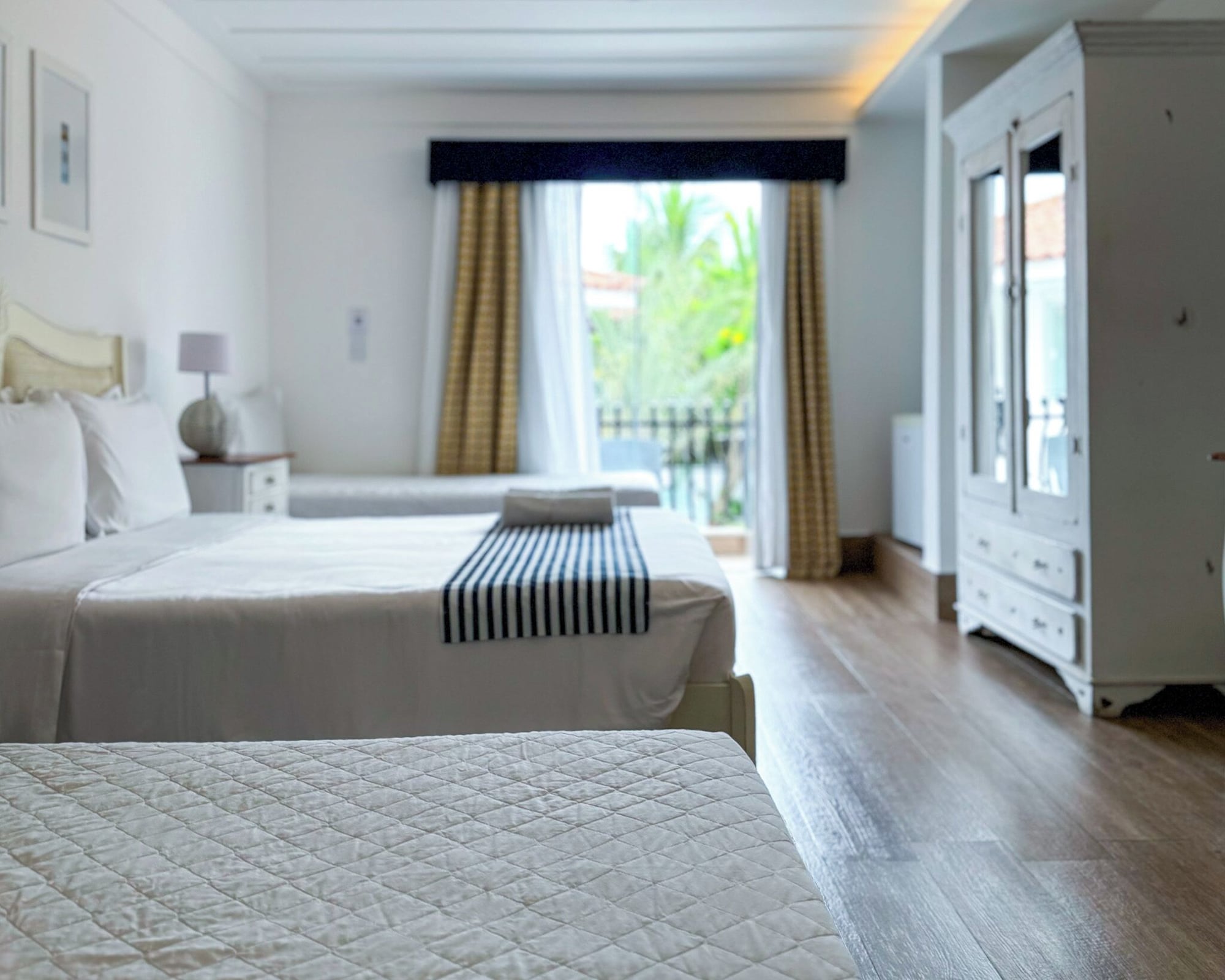 带泳池景观的豪华1居房