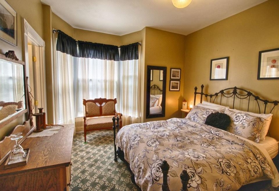 标准双人房，带连通浴室（柱景）