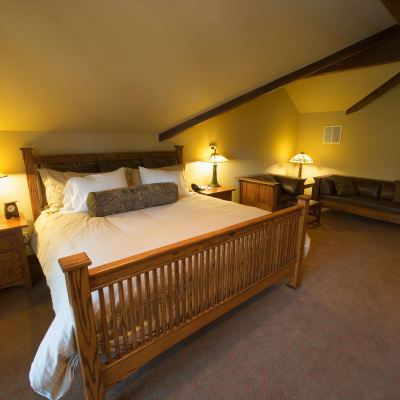 Upper Townhouse Suite FivePine Lodge Promo Code