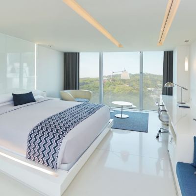 [Autumn Package] Deluxe Double(Mountain View) + Cheese & Fruit Platter With 2 Wine Glasses @Lux Bar 비스타 워커힐 서울 쿠폰