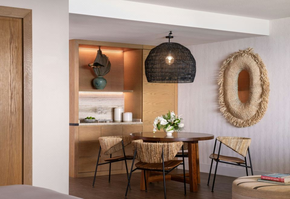 带梳化床的特大床套房-面向大海