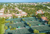 Naples Bay Resort & Marina