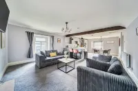 Cosy Apartment above Village Pub