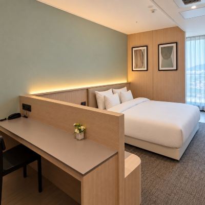 [Rooftop Heated Pool House Wine Pkg] Premier Double Terrace- 2 Glasses of House Wine + Mini Snack Hound Hotel Busan Station Promo Code