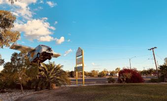 Lightning Ridge Outback Resort & Caravan Park