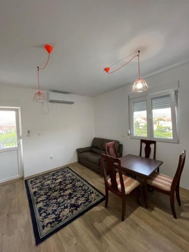 Entire Spacious Apartment with Free Parking One-Bedroom Apartment