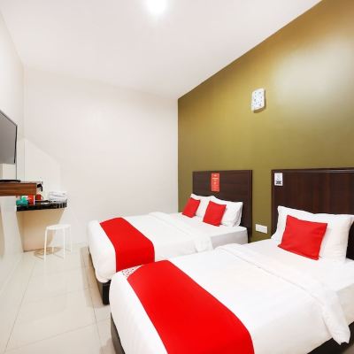 Bilik Bertiga Mewah Kupon OYO 90456 Hotel Tgl