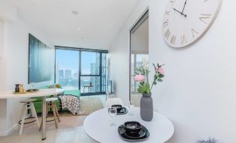 Sky Heart of Bne City 2Bed Apt Pool& Gym Qbn222-18