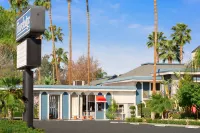 Travelodge by Wyndham Bakersfield