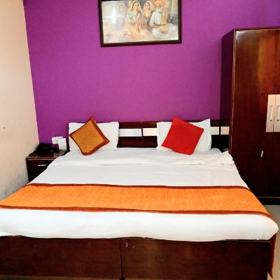 Executive Single Bed Room with Free Wi-Fi