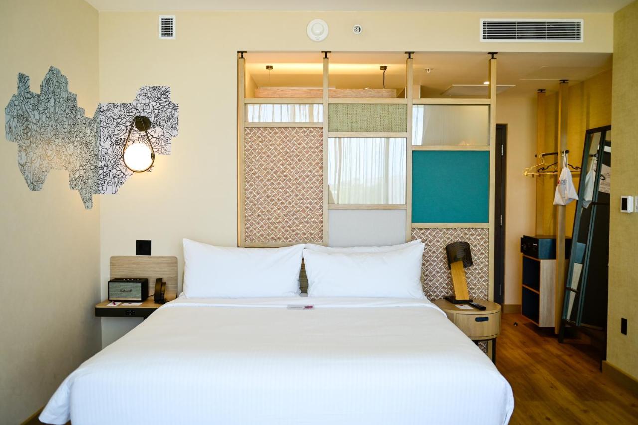 雅乐轩特大床房