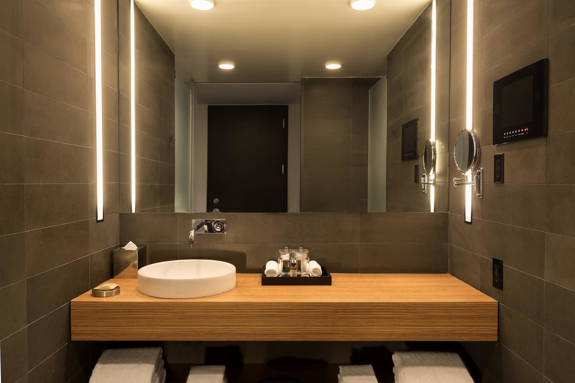 Sixty LesKing Studio