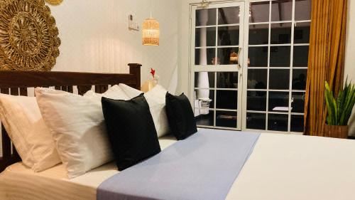 带湖景的双人间