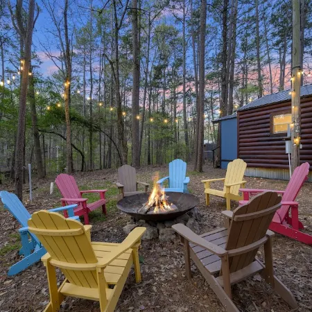 Cozy Cabin in the Heart of Beaver's Bend State Park Отели в г. Брокен Боу