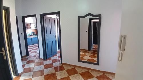 带阳台的两卧室公寓