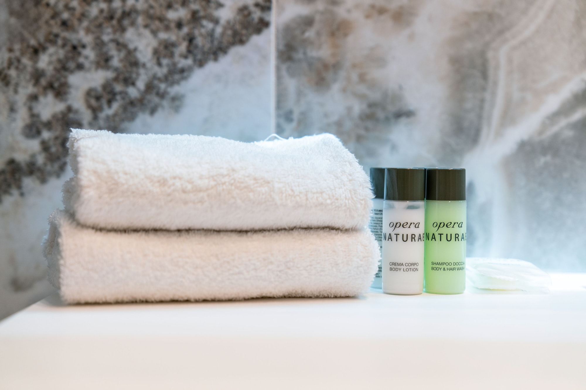 豪华双人大号床房