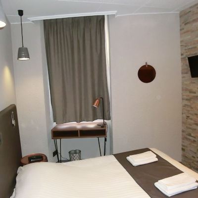 Standard Double Room Hôtel Sur le Quai Promo Code