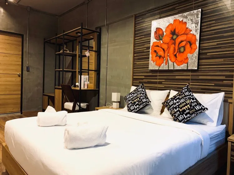 ห้องดีลักซ์ เตียงใหญ่ 1 เตียง