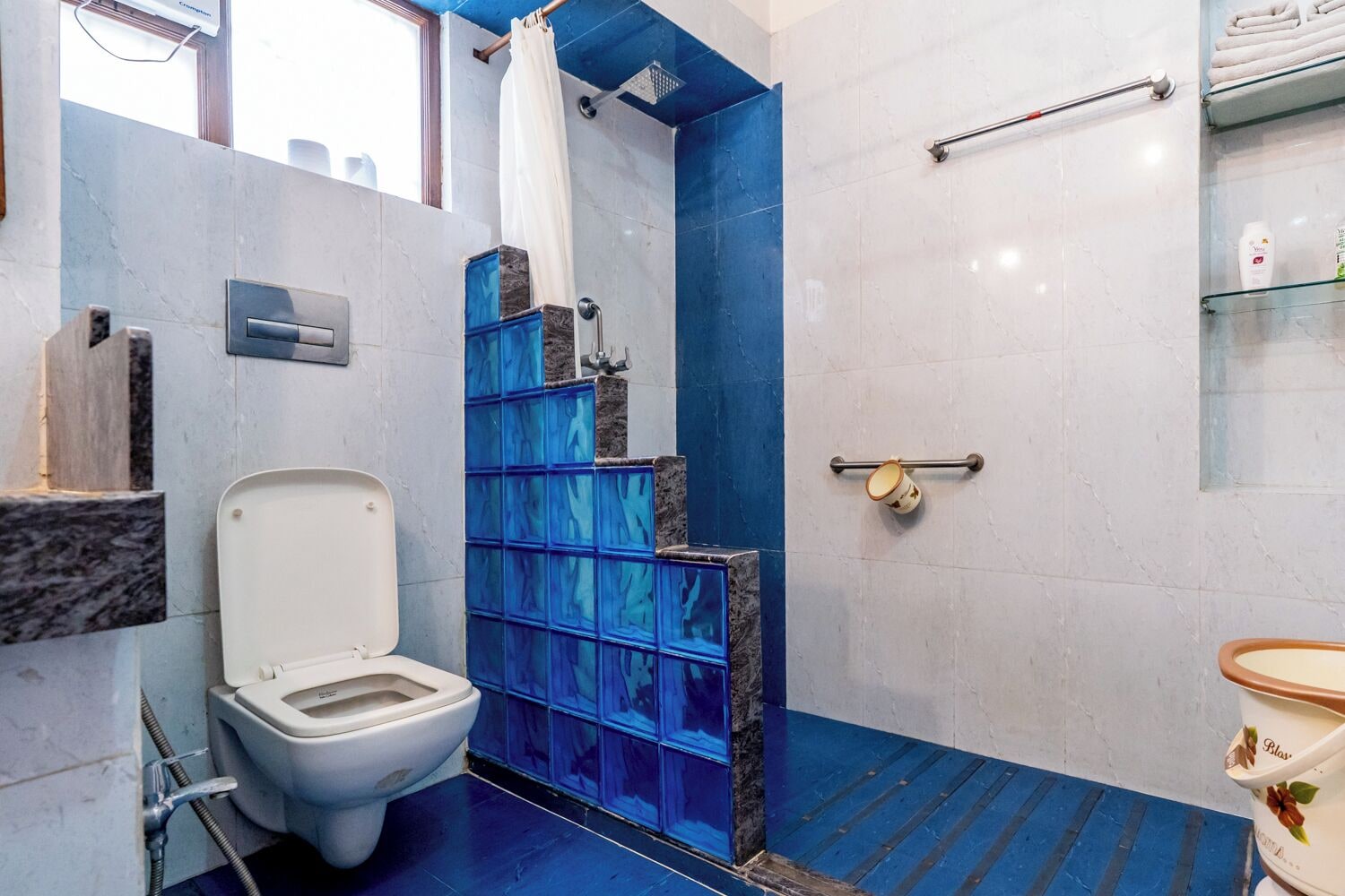 靠近接待处的豪华房