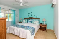 Newly renovated Oceanfront Townhouse with Stunning Views & Private Beach Access Ξενοδοχεία στην πόλη 