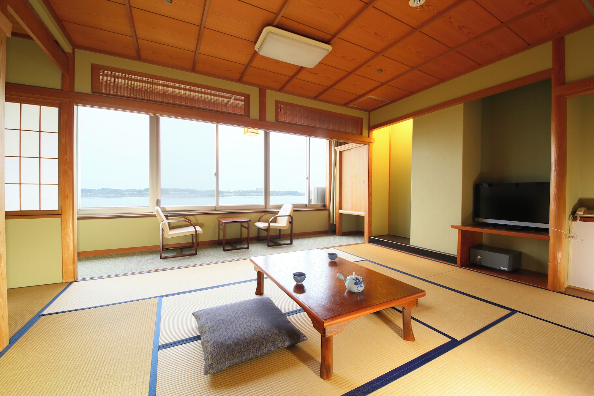 【无烟】标准日式客房，铺有12张榻榻米，设有室内浴池