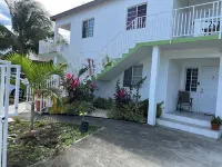 Modern Holiday Apartment in Saint John's, Antigua Hotele w: 