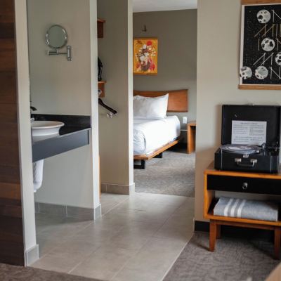 Main House Queen Suite ADA The Oxbow Hotel Promo Code