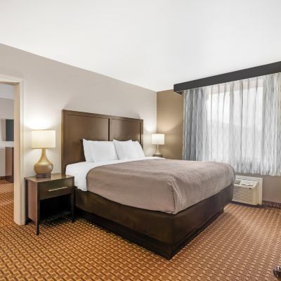 Premium King Suite With Sofa Bed-Non-Smoking Quality Inn & Suites Chattanooga Promo Code